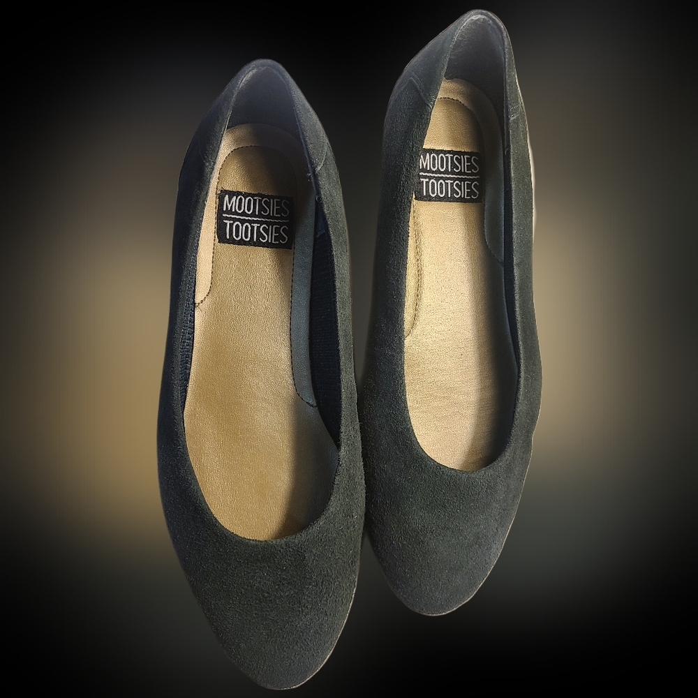 MOOTSIE TOOTSIE WOMEN'S SIZE 9 W IN FINCH GREEN